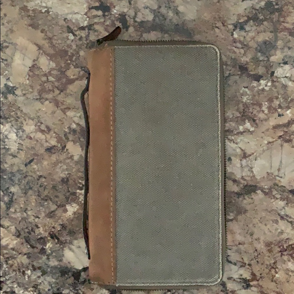 Fossil Zip Around Clutch
